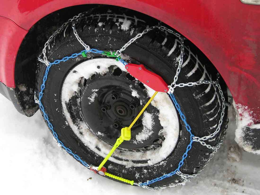 Colocar cadenas en los neumáticos